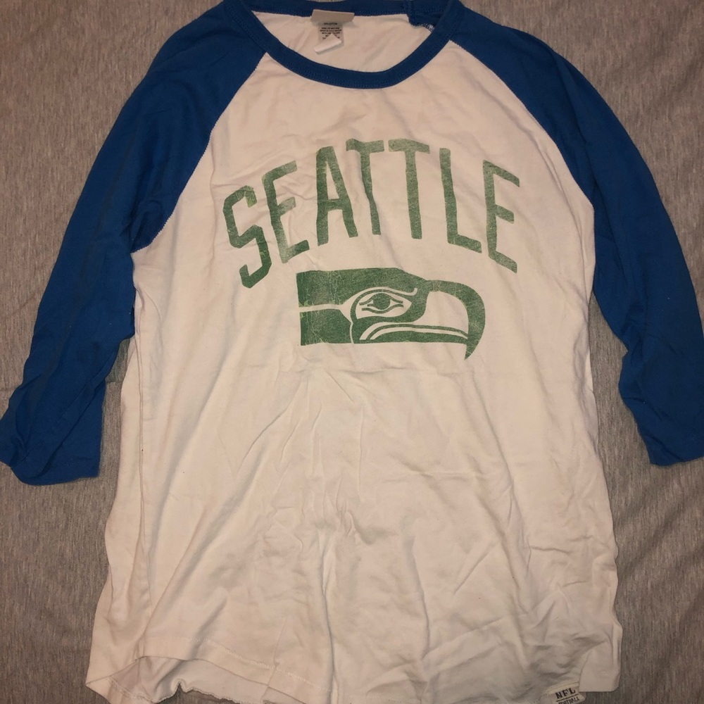 Women’s Large White/Blue Seahawks Shirt